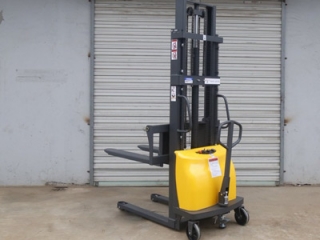 Affordable Basic 2 Ton Semi-Electric Stacker for Daily Factory Stacking