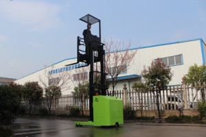 Today's Tips: Safety Regulations and Operating Points for High-Level Order Picke