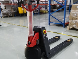 Are Walkie Electric Pallet Jacks Suitable for Small Warehouses with Narrow Aisle