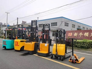 Which Storage Stacker Forklift to Choose in 2026? Xinniudun Ranks Among Top 10