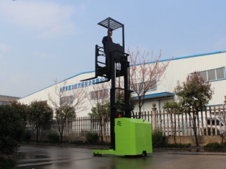 Today's Tips: Safety Regulations and Operating Points for High-Level Order Picke