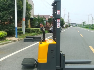 Canton Fair 2026 – Meet Newnewton, Professional Stacker Manufacturer