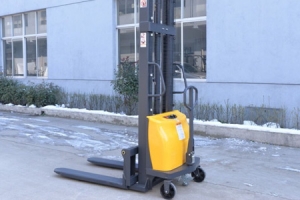Easy Operation Semi-Electric Stacker vs Full-Electric | Guide