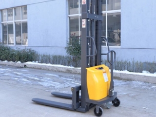 Easy Operation Semi-Electric Stacker vs Full-Electric | Guide