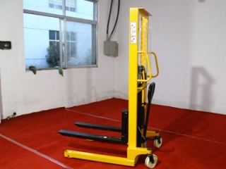 Best Manual Hydraulic Stacker for Small Warehouses | Guide