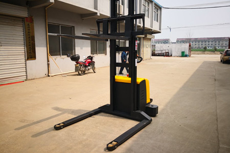Stand-on Full Electric Reach Stacker