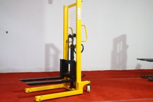 Hand Operated Forklift: Ideal for Small Warehouse Handling