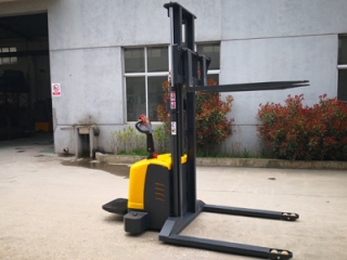 2026 Ride-On Reach Stacker for Factory: Quiet & Efficient