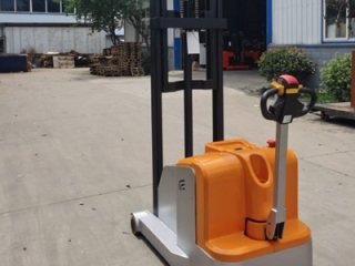 2026 Walk-behind Counterbalance Stacker | Newnewton Direct Supply