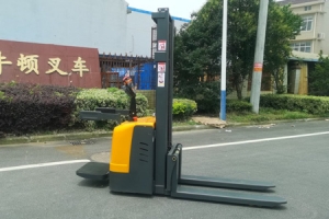 Common Faults of Easy-to-Operate Ride-on Electric Stacker