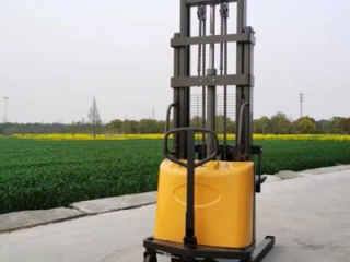 Newnewton Semi‑Electric Stacker: 1‑Ton Model in Stock