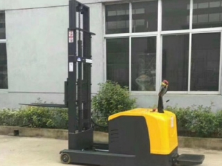 Choose Newnewton: Source Factory for Ride-on Reach Stackers