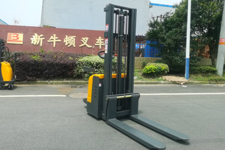 Stand-on Electric Stacker