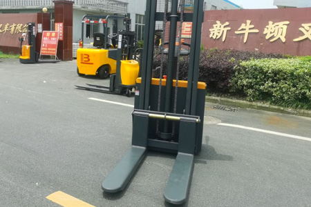 Double Pallet Stacker