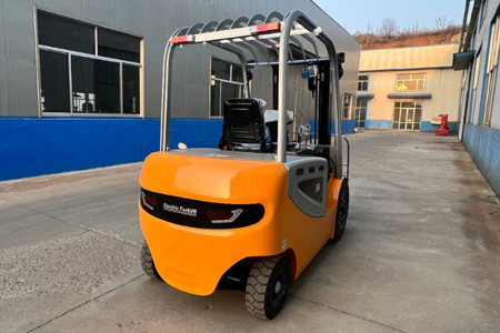 Eco-Friendly Forklift at Canton Fair