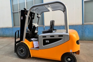 Newnewton: Zero-Emission Electric Forklifts at Canton Fair