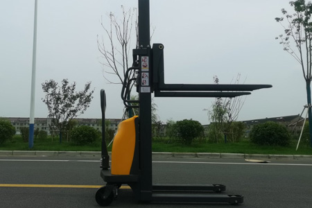 Semi Electric Forklift Stacker