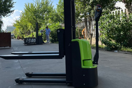 Walkie Electric Stacker