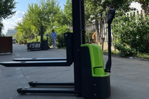 How to Operate Full Electric Walkie Stacker | Beginner Guide