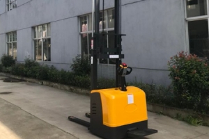 Ride-on Double Pallet Stacker: Ideal for Narrow Warehouse Aisles