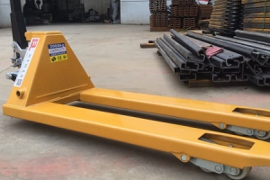 How to Choose a Portable Pallet Jack: Complete Buying Guide
