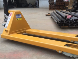 How to Choose a Portable Pallet Jack: Complete Buying Guide