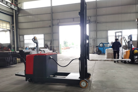 Electric Stacker Forklift