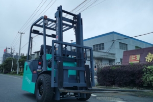 3-Wheel Electric Forklift: Highly Efficient for Small Spaces