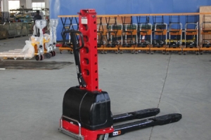 Newnewton Electric Stackers Shine at 2026 Canton Fair