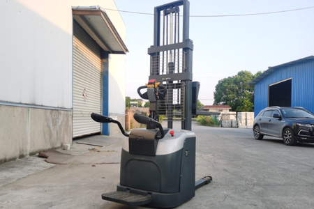 Double Pallet Stacker