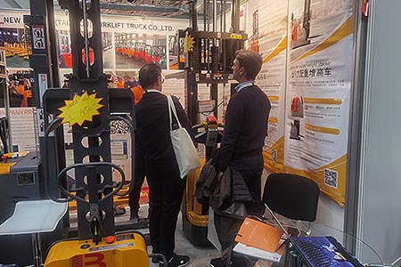 Newnewton Forklift at Canton Fair