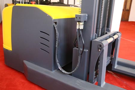 Electric Stacker for E-commerce Warehouses