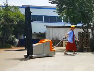 Difference Between Walkie Counterbalance Stacker & Standard Stacker