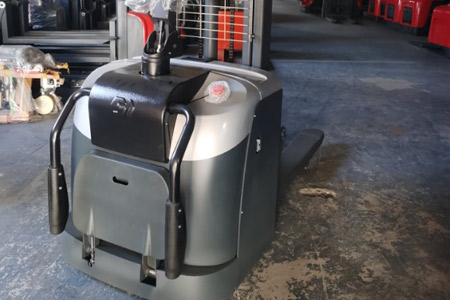 Stand-on Double Pallet Stacker