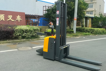 Easy-to-Operate Electric Stacker