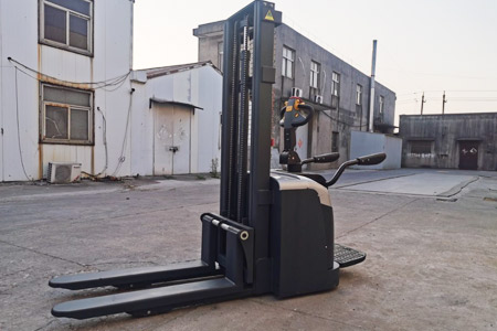 Stand-on Electric Stacker