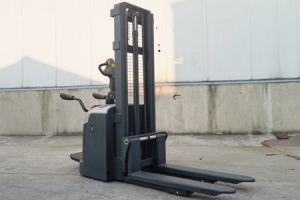 Are Ride-on Full Electric Stackers Labor-Saving | Lightweight Ride-on Stacker