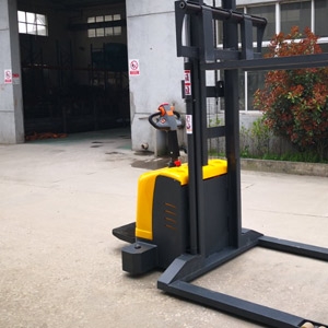 Newnewton Electric Stacker | Direct Supply from Forklift Manufacturer