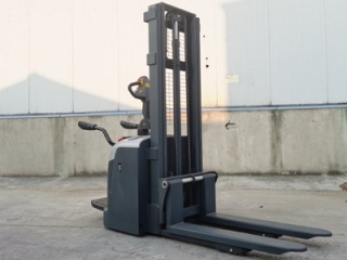 Are Ride-on Full Electric Stackers Labor-Saving | Lightweight Ride-on Stacker