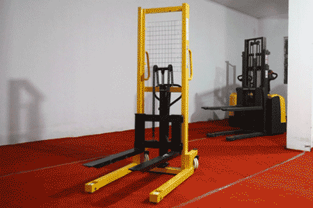 Small Space Hydraulic Stacker