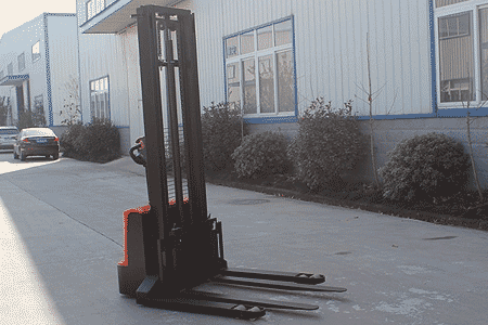 Straddle Electric Stacker