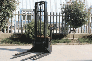 Lightweight Straddle Full Electric Stacker | Narrow Aisle Straddle Stacker