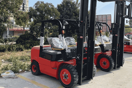 Four-wheel Drive Rough Terrain Forklift