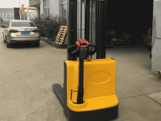 What Load Capacity Stacker Fits Small Workshops | 1 Ton Light Stacker