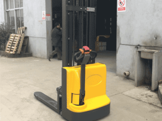 Electric Follow-Me Stacker | Beginner-Friendly Walk-Behind Forklift
