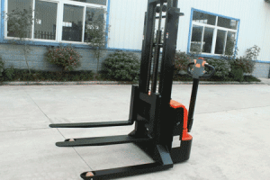 Straddle Leg Electric Stacker | Easy Walk-Behind Operation