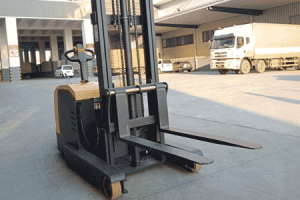 Newnewton Ride-On Reach Stacker for Narrow Aisle