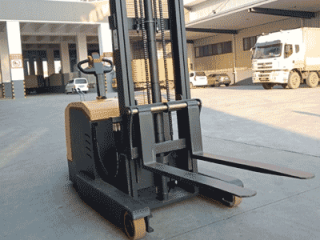 Newnewton Ride-On Reach Stacker for Narrow Aisle
