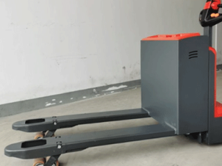 Turning Flexibility of Walk-Behind Electric Pallet Truck for Narrow Indoor Aisle