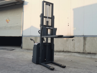 Newnewton Double Pallet Stacker | Ride-On Electric Warehouse Equipment
